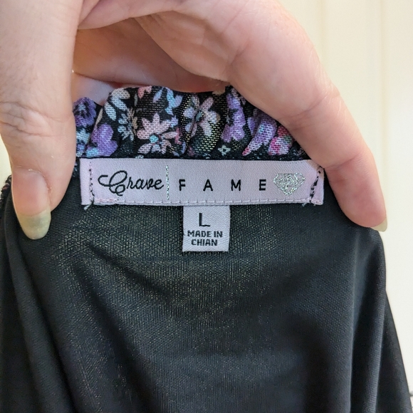 Crave Fame Women's Drawstring Short Sleeve Crop Top Split Multicolor Design L - Picture 4 of 4